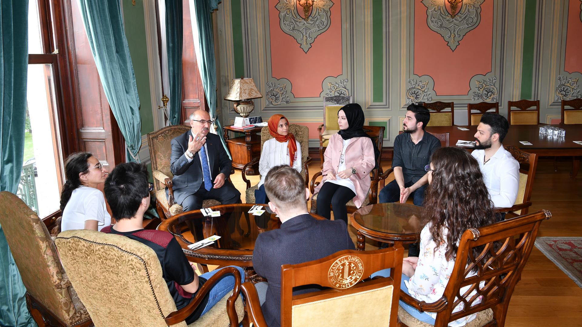 İÜ-Rektörü-Prof.-Dr.-Mahmut-Ak-Dereceye-Giren-Tıp-Öğrencilerini-Tebrik-Etti