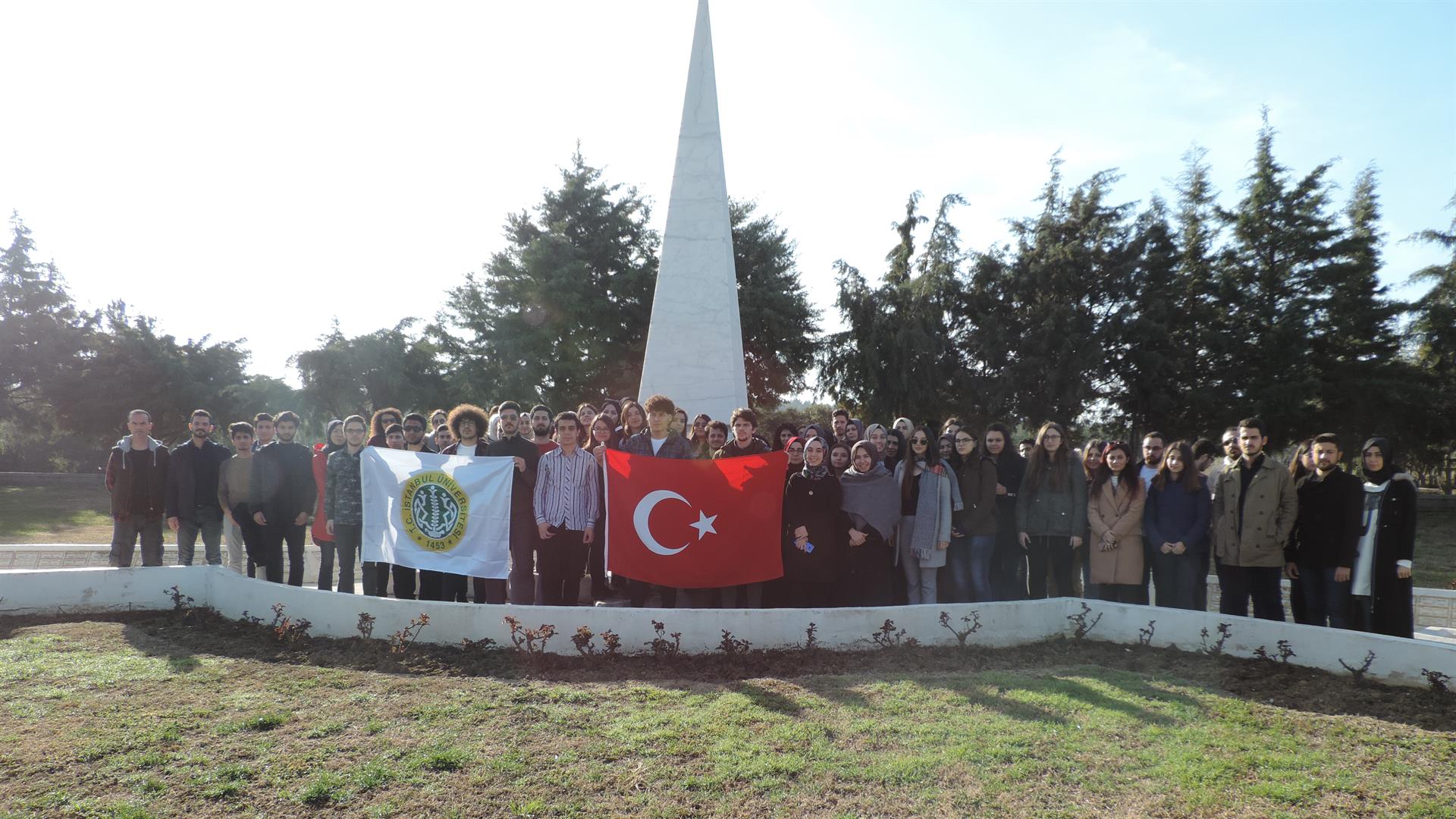 “İstanbul-Üniversitesi-Çanakkale-Şehitlerini-Anma-Gezisi”-Gerçekleştirildi