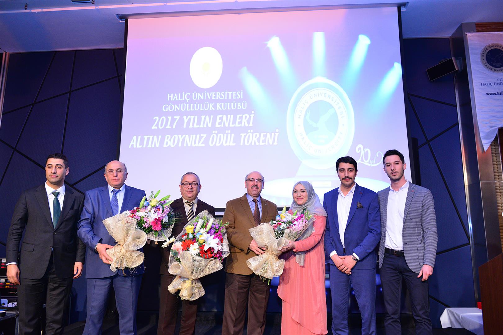 İÜ-Rektörü-Prof.-Dr.-Mahmut-Ak-“2017-Yılın-Enleri-Altın-Boynuz-Ödül-Töreni”ne-Katıldı